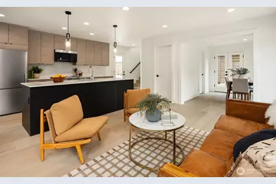 104 NE 44th Street, Seattle, WA 98105 - Photo 2