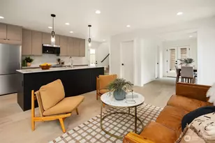 104 NE 44th St, Seattle, WA 98105 - Photo 2
