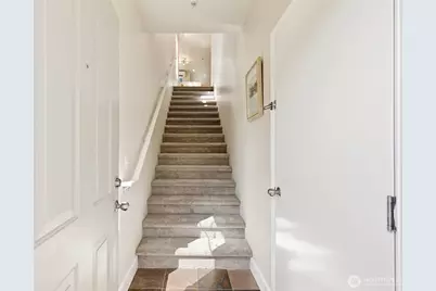 551 241st Lane SE, Sammamish, WA 98074 - Photo 2