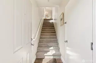 551 241st Ln SE, Sammamish, WA 98074 - Photo 2