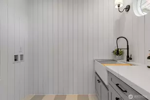 1303 E Lynn St, Seattle, WA 98102 - Photo 26