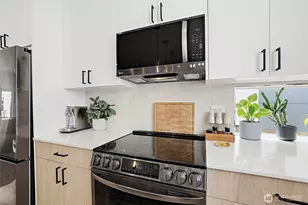 902 N 86th St, Seattle, WA 98103 - Photo 10
