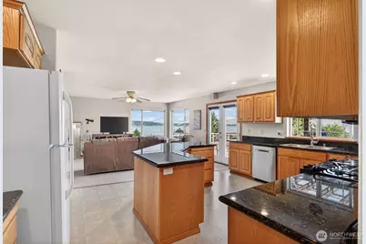 510 Sunnycrest, Camano Island, WA 98282 - Photo 10