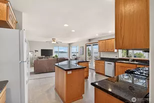 510 Sunnycrest, Camano Island, WA 98282 - Photo 10