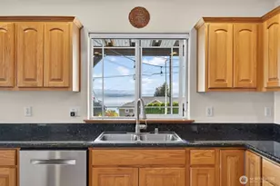 510 Sunnycrest, Camano Island, WA 98282 - Photo 8