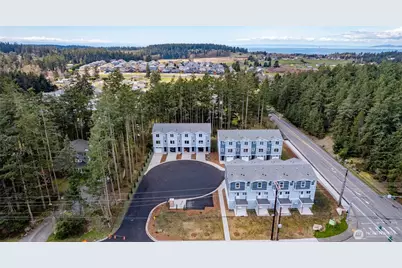945 NW Heller Street #C3, Oak Harbor, WA 98277 - Photo 2