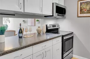 612 Prospect St, Seattle, WA 98109 - Photo 10