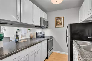 612 Prospect St, Seattle, WA 98109 - Photo 8
