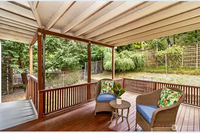 8800 Ravenna Avenue NE, Seattle, WA 98115 - Photo 16