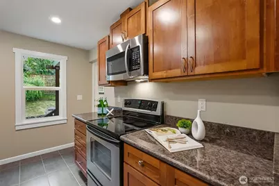 8800 Ravenna Avenue NE, Seattle, WA 98115 - Photo 6
