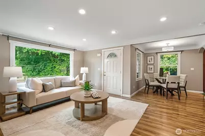 8800 Ravenna Avenue NE, Seattle, WA 98115 - Photo 2