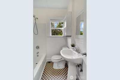 4711 51st Avenue S, Seattle, WA 98118 - Photo 10