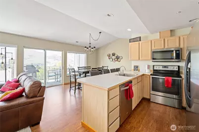 808 W Manson Highway #C303, Chelan, WA 98816 - Photo 6