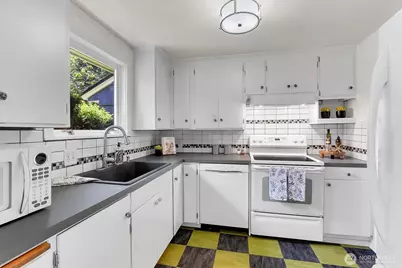 10515 1st Avenue NW, Seattle, WA 98177 - Photo 8