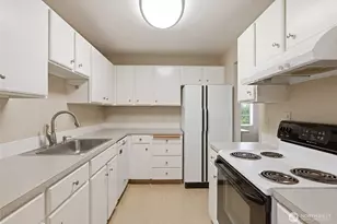 2820 15th Ave W, Seattle, WA 98119 - Photo 20