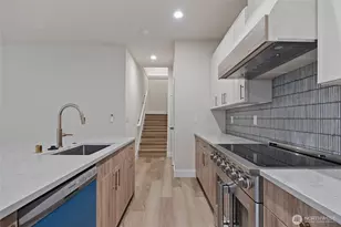 910 15th Ave, Seattle, WA 98122 - Photo 6