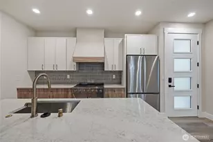910 15th Ave, Seattle, WA 98122 - Photo 2