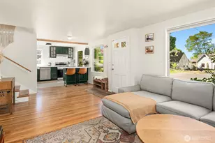 7439 S 116th Pl, Seattle, WA 98178 - Photo 2