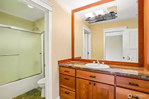 13128 SE Newport Way, Bellevue, WA 98006 - Photo 32