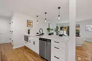 2701 NE 110th St, Seattle, WA 98125 - Photo 10