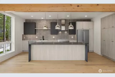 102 NE 44th Street, Seattle, WA 98105 - Photo 2