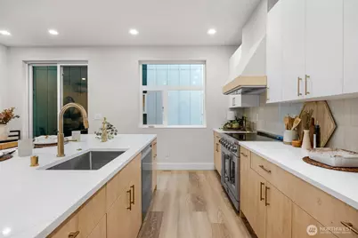 910 15th Avenue #B, Seattle, WA 98122 - Photo 8