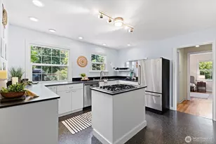 2709 Lynn St, Bellingham, WA 98225 - Photo 8