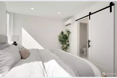 2127 2nd Avenue N, Seattle, WA 98109 - Photo 14