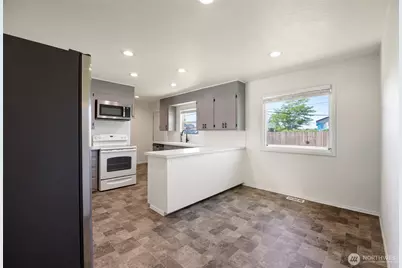 1046 W Gem Avenue, Moses Lake, WA 98837 - Photo 10