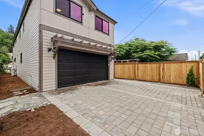 523 Bridges Avenue S, Kent, WA 98032 - Photo 2
