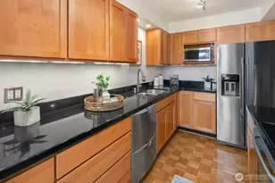 2100 3rd Ave, Seattle, WA 98121 - Photo 14