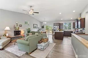 115 N 34th St, Bellingham, WA 98225 - Photo 2