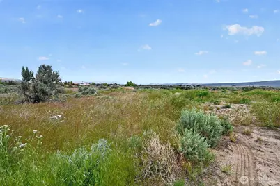 130 Red Tail Road, Yakima, WA 98908 - Photo 1