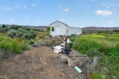 130 Red Tail Road, Yakima, WA 98908 - Photo 2