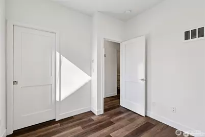 5255 Brooklyn Avenue NE, Seattle, WA 98015 - Photo 24