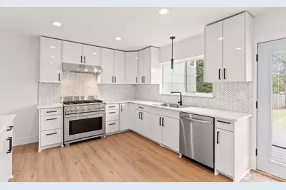 8327 44th Avenue S, Seattle, WA 98118 - Photo 14