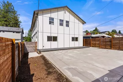 8327 44th Avenue S, Seattle, WA 98118 - Photo 2