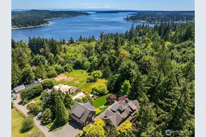 4548 Island Avenue NE, Bainbridge Island, WA 98110 - Photo 2