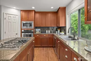 1021 271st Ave SE, Sammamish, WA 98075 - Photo 14