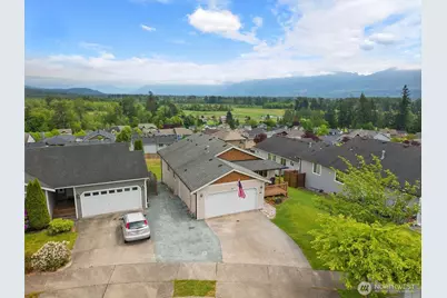 1305 Cascadia Drive, Sedro Woolley, WA 98284 - Photo 2