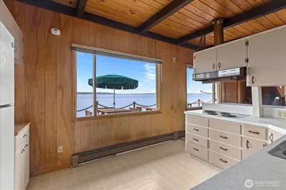 1085 Rockaway Lane, Camano Island, WA 98282 - Photo 4