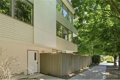 802 N 43rd Street, Seattle, WA 98103 - Photo 2