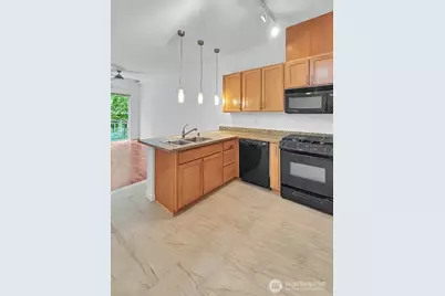 375 Kirkland Avenue #215, Kirkland, WA 98033 - Photo 2