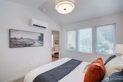 8319 25th Avenue NW, Seattle, WA 98117 - Photo 20