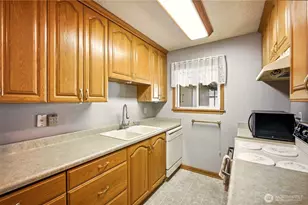 708 Marion Ln SE, Puyallup, WA 98372 - Photo 4