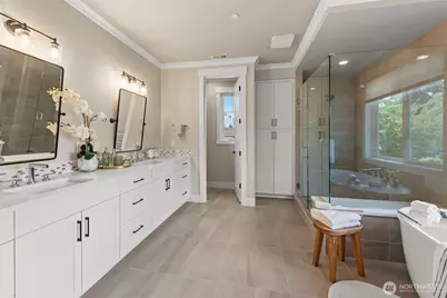222 106th Avenue SE, Bellevue, WA 98004 - Photo 24