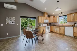 253 E Mountain View Dr, Allyn, WA 98524 - Photo 8
