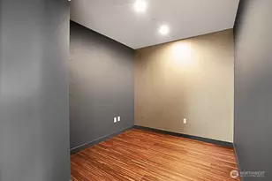 2033 2nd Ave, Seattle, WA 98121 - Photo 30