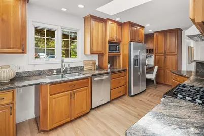 621 128th Avenue SE, Bellevue, WA 98005 - Photo 8
