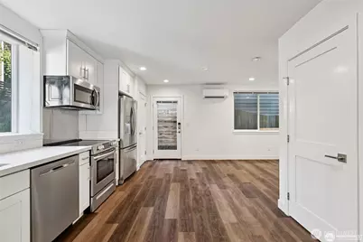 5257 Brooklyn Avenue NE, Seattle, WA 98105 - Photo 8
